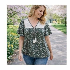 BloomChic Floral Flutter Sleeve Tassel Blouse‎